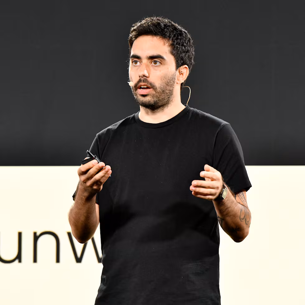 Cristóbal Valenzuela, Runway